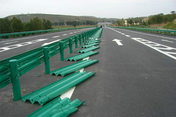 营口波形护栏的维护与管理确保道路安全的关键步骤